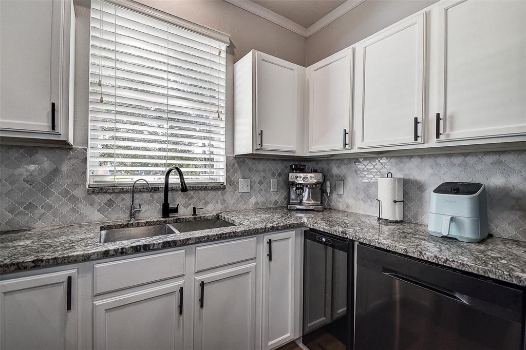 待售: $280,000 (2 贝兹, 1 浴室, 1134 平方英尺)