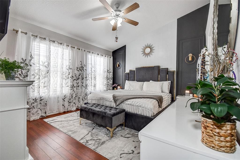 待售: $280,000 (2 贝兹, 1 浴室, 1134 平方英尺)