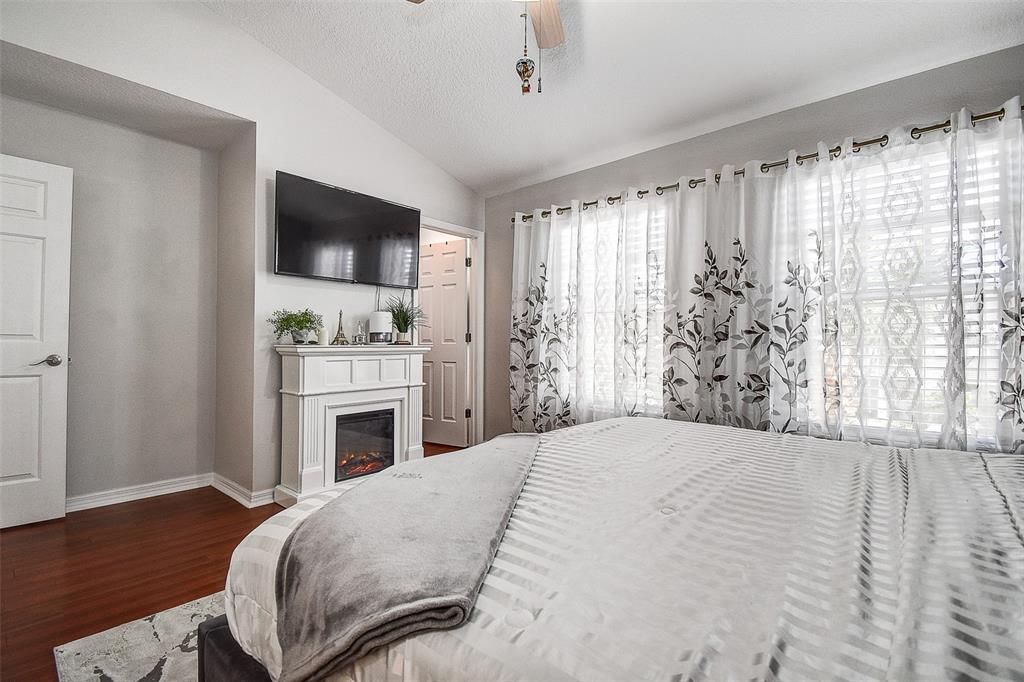 待售: $280,000 (2 贝兹, 1 浴室, 1134 平方英尺)