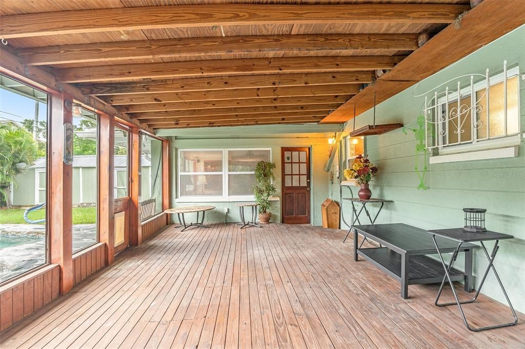 合同活跃: $395,000 (3 贝兹, 1 浴室, 962 平方英尺)