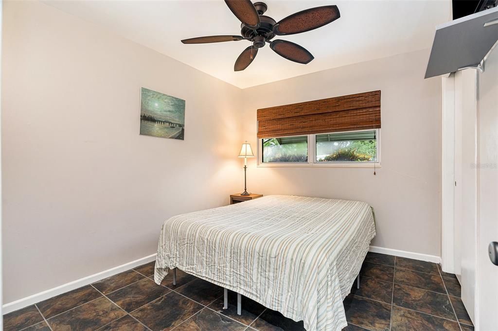 合同活跃: $395,000 (3 贝兹, 1 浴室, 962 平方英尺)