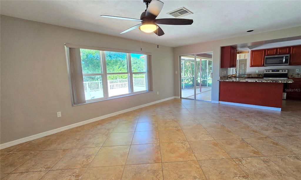 For Sale: $267,900 (3 beds, 2 baths, 1641 Square Feet)