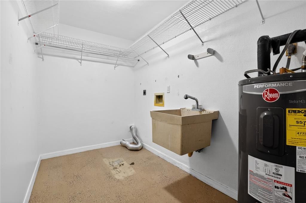 For Sale: $267,900 (3 beds, 2 baths, 1641 Square Feet)