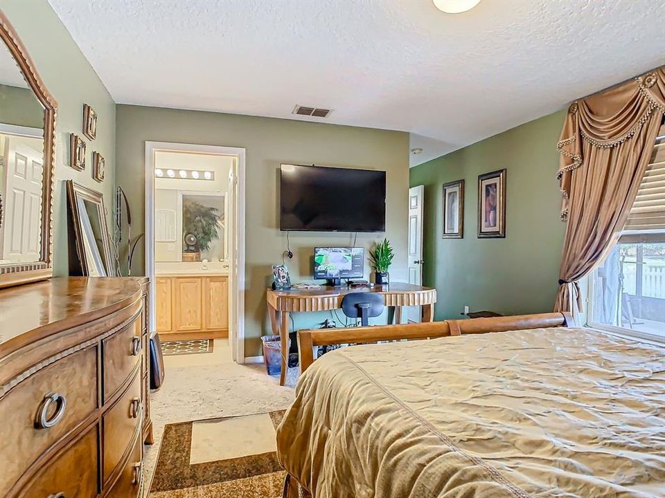 Под контрактом: $2,400 (4 спален, 2 ванн, 1929 Квадратных фут)