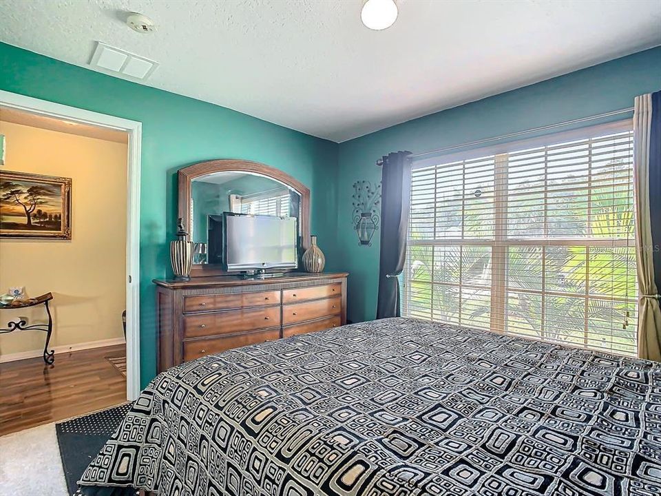 Под контрактом: $2,400 (4 спален, 2 ванн, 1929 Квадратных фут)