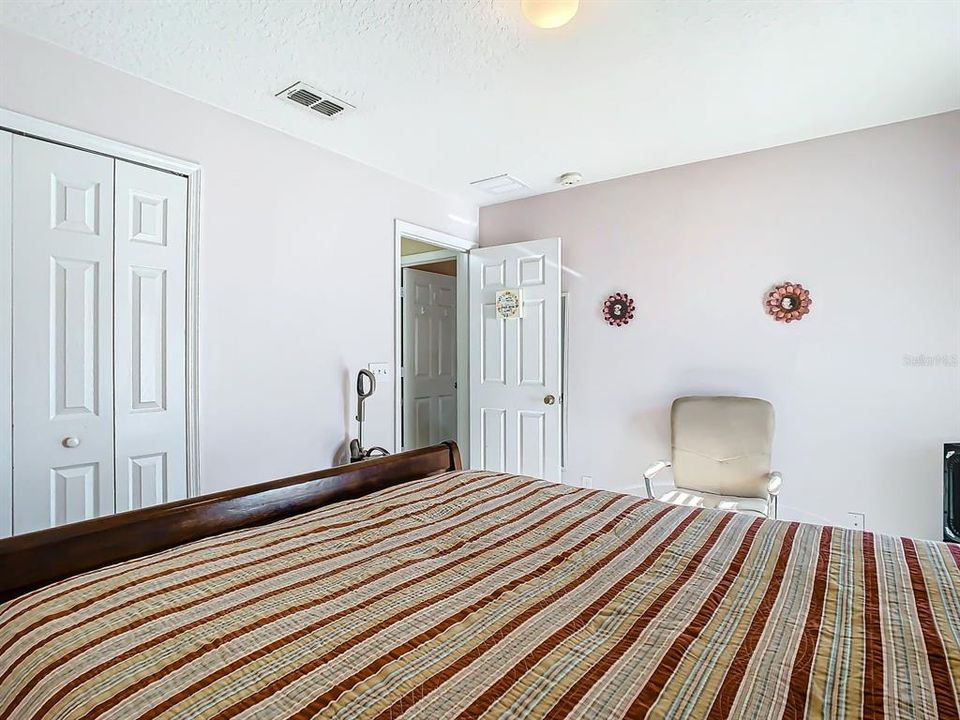 Под контрактом: $2,400 (4 спален, 2 ванн, 1929 Квадратных фут)