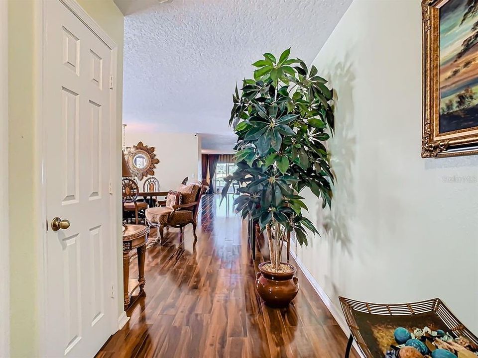 Под контрактом: $2,400 (4 спален, 2 ванн, 1929 Квадратных фут)