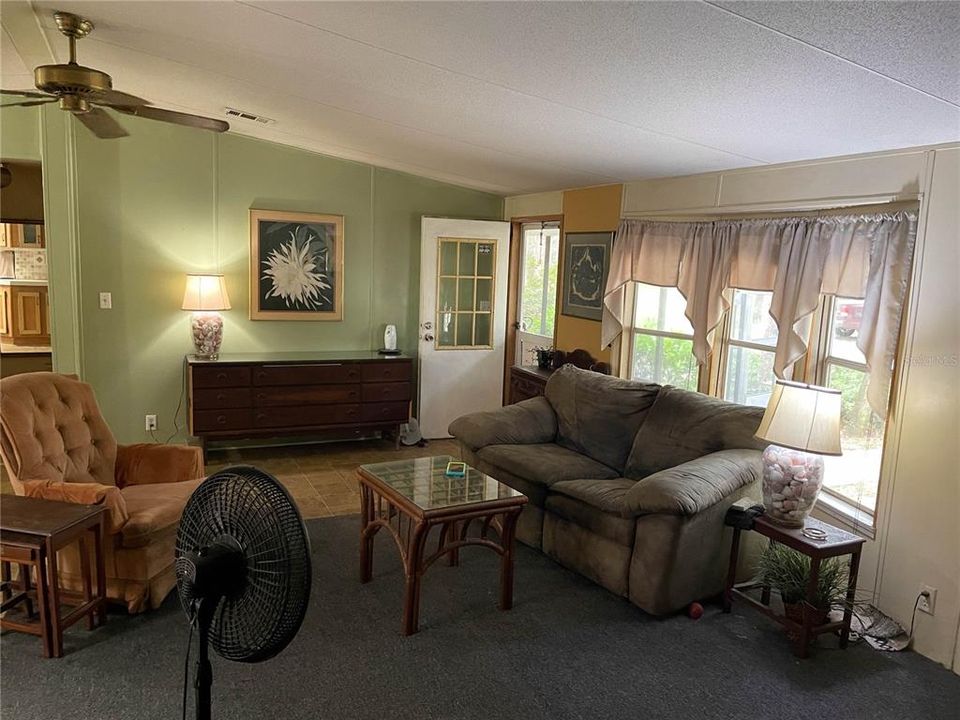 待售: $450,000 (3 贝兹, 2 浴室, 1109 平方英尺)