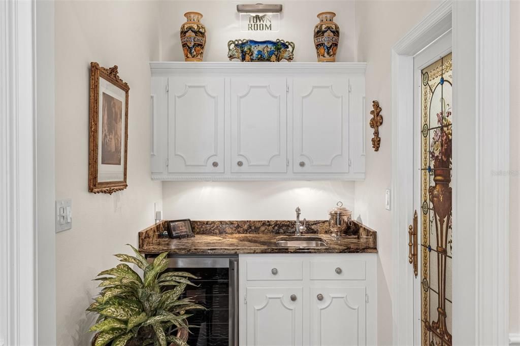 For Sale: $697,000 (3 beds, 2 baths, 3139 Square Feet)