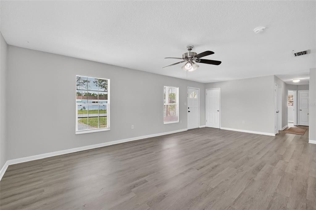 Active With Contract: $218,000 (3 beds, 2 baths, 1128 Square Feet)