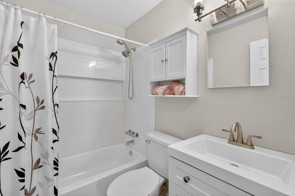Active With Contract: $218,000 (3 beds, 2 baths, 1128 Square Feet)
