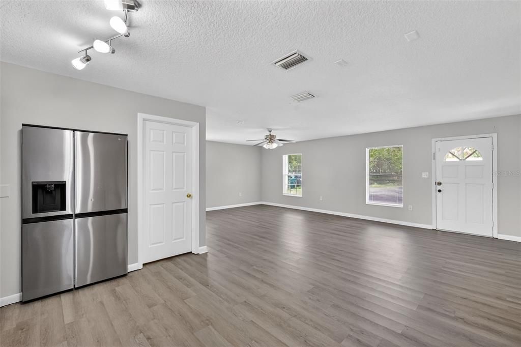 Active With Contract: $218,000 (3 beds, 2 baths, 1128 Square Feet)