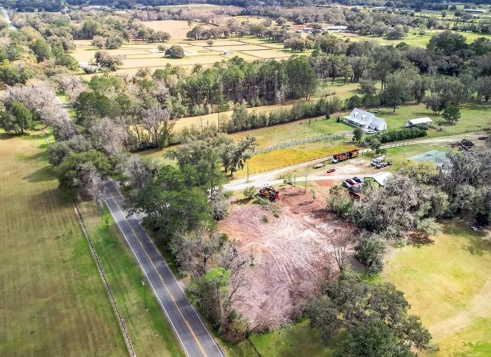 待售: $150,000 (0.74 acres)