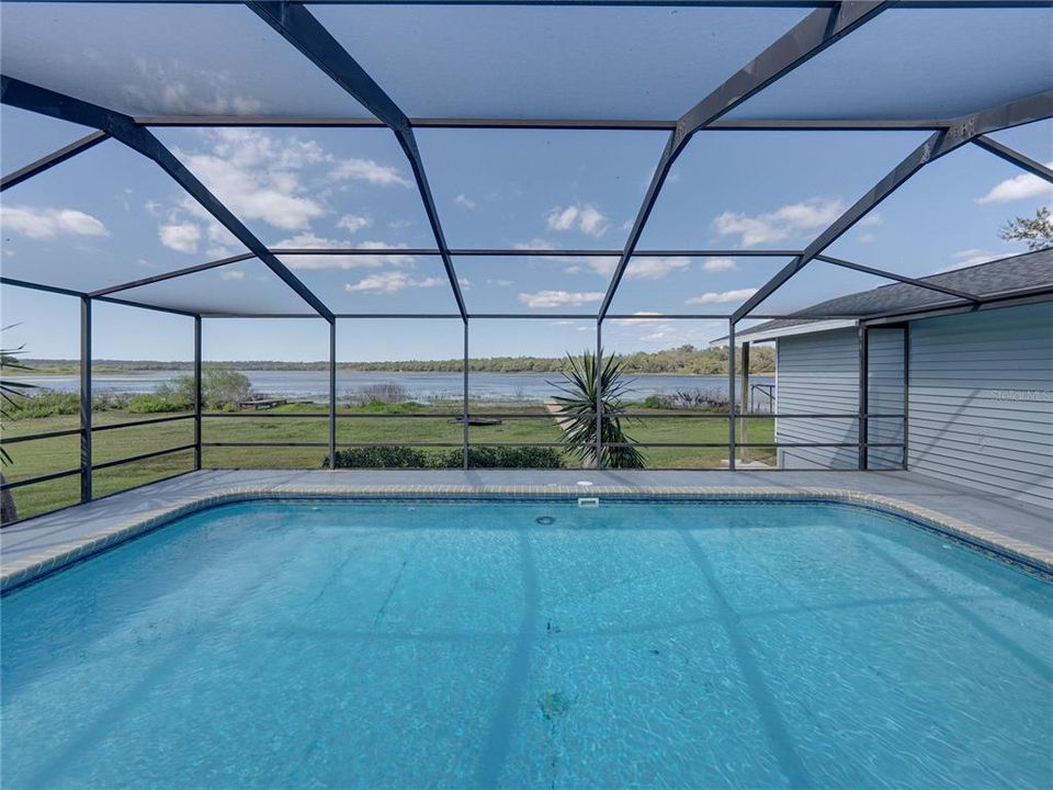 For Sale: $549,900 (3 beds, 3 baths, 2398 Square Feet)