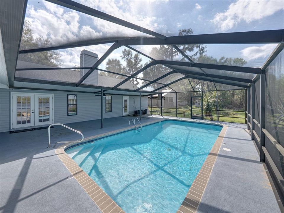 For Sale: $549,900 (3 beds, 3 baths, 2398 Square Feet)