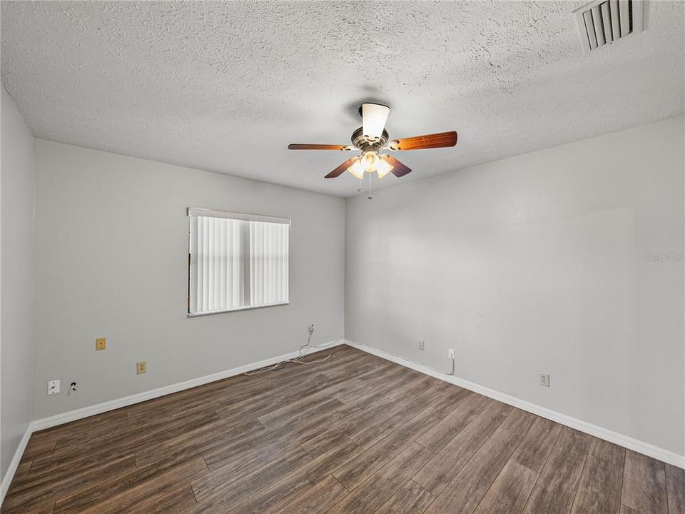 For Sale: $549,900 (3 beds, 3 baths, 2398 Square Feet)