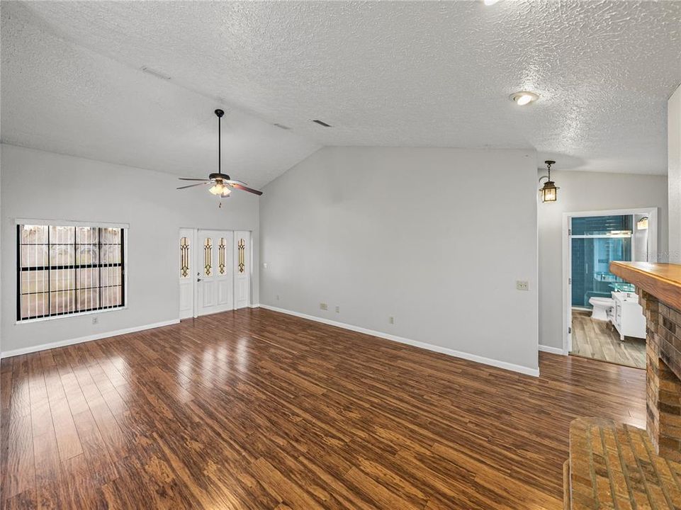 For Sale: $549,900 (3 beds, 3 baths, 2398 Square Feet)