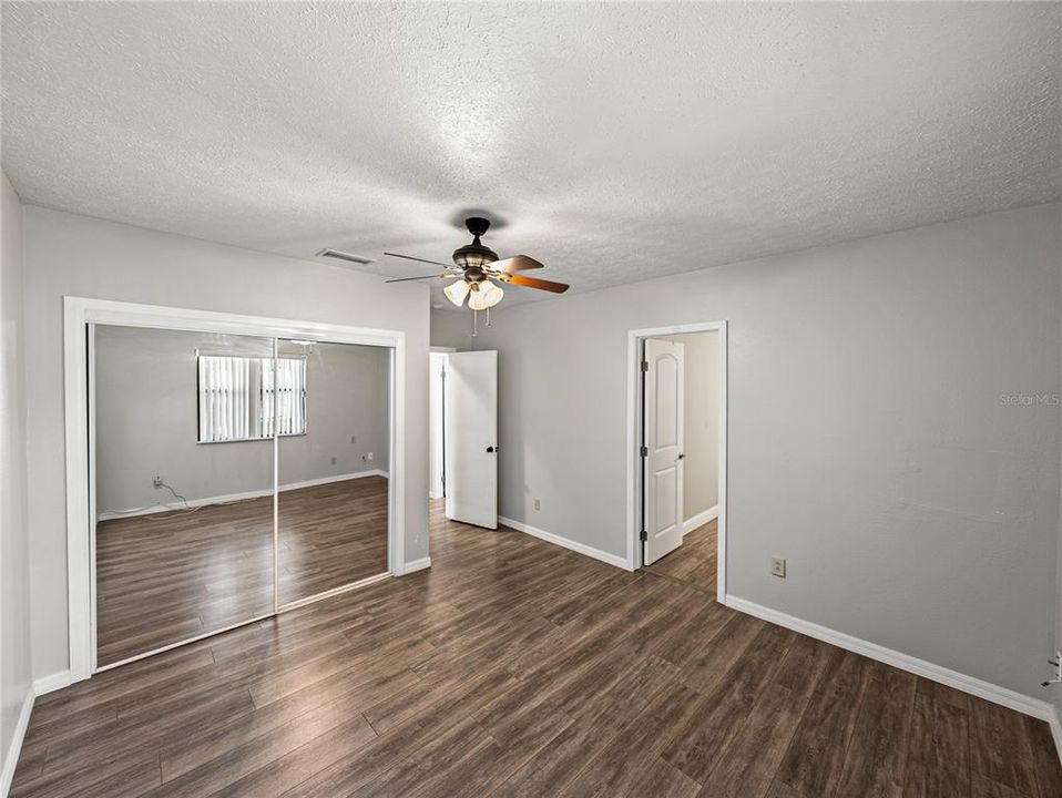 For Sale: $549,900 (3 beds, 3 baths, 2398 Square Feet)