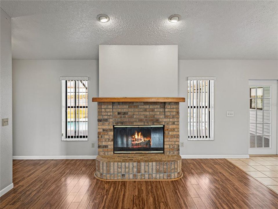 For Sale: $549,900 (3 beds, 3 baths, 2398 Square Feet)