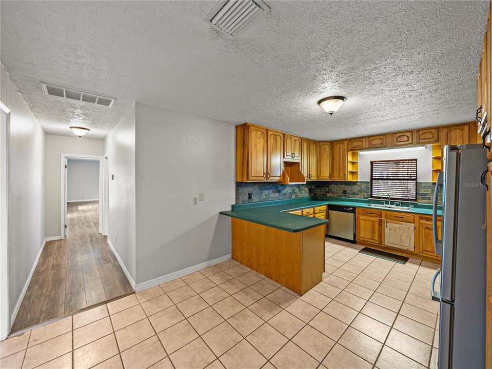 For Sale: $549,900 (3 beds, 3 baths, 2398 Square Feet)