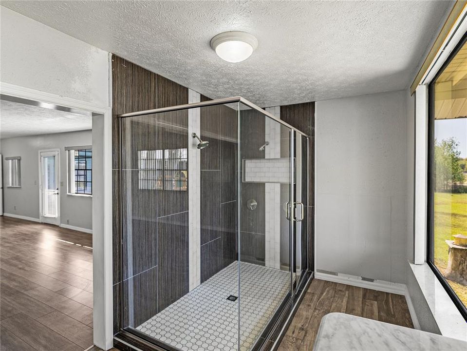 For Sale: $549,900 (3 beds, 3 baths, 2398 Square Feet)