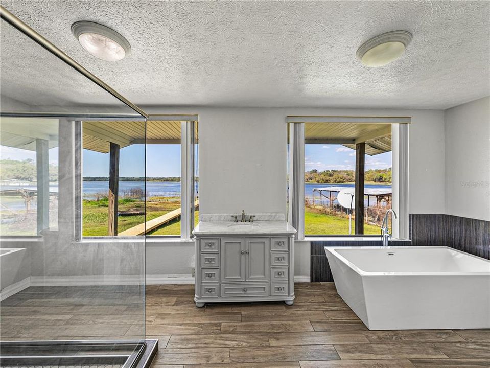 For Sale: $549,900 (3 beds, 3 baths, 2398 Square Feet)