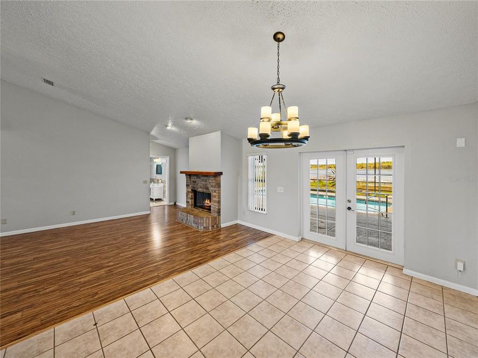 For Sale: $549,900 (3 beds, 3 baths, 2398 Square Feet)