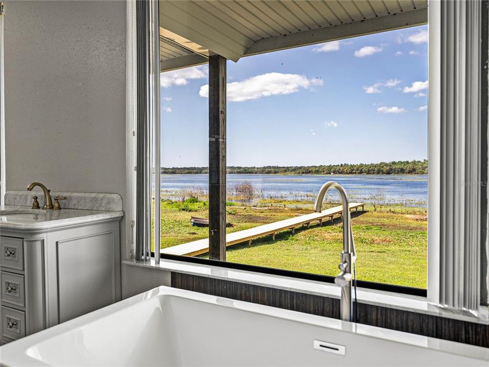 For Sale: $549,900 (3 beds, 3 baths, 2398 Square Feet)