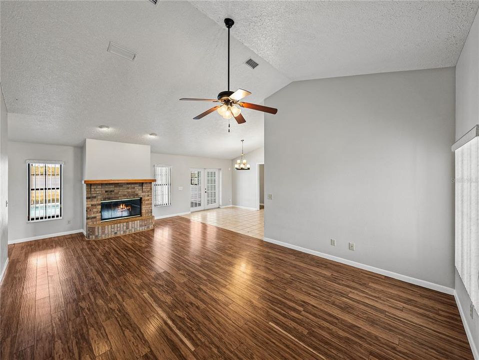 For Sale: $549,900 (3 beds, 3 baths, 2398 Square Feet)