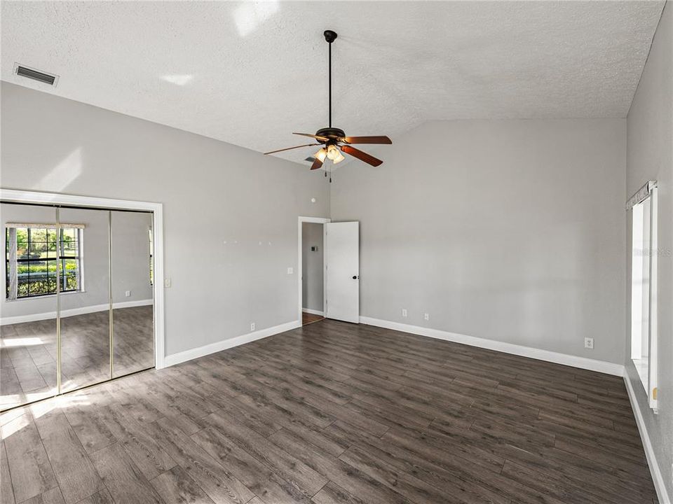 For Sale: $549,900 (3 beds, 3 baths, 2398 Square Feet)