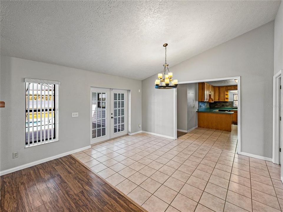 For Sale: $549,900 (3 beds, 3 baths, 2398 Square Feet)