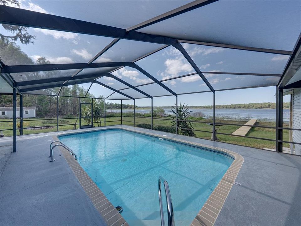 For Sale: $549,900 (3 beds, 3 baths, 2398 Square Feet)