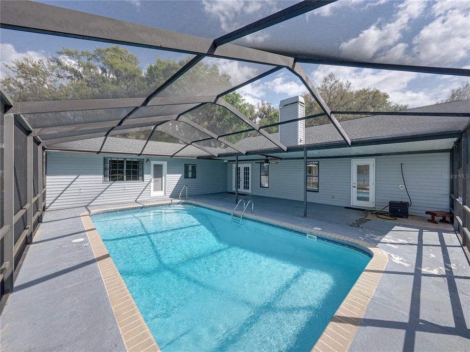 For Sale: $549,900 (3 beds, 3 baths, 2398 Square Feet)