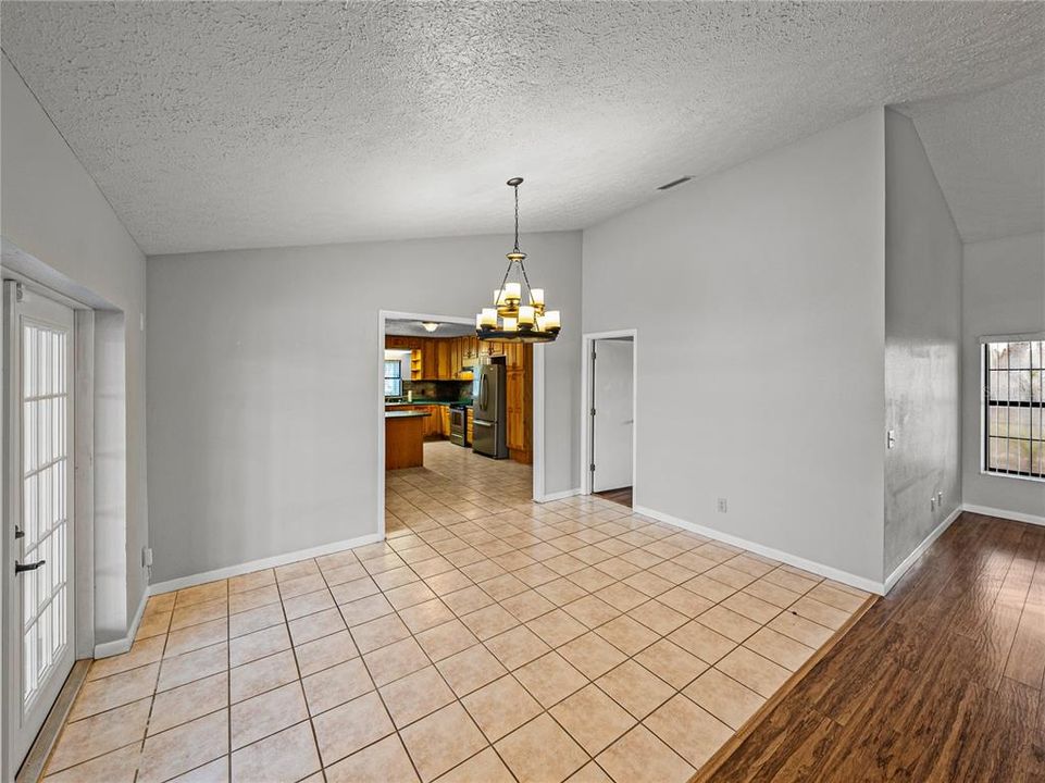 For Sale: $549,900 (3 beds, 3 baths, 2398 Square Feet)