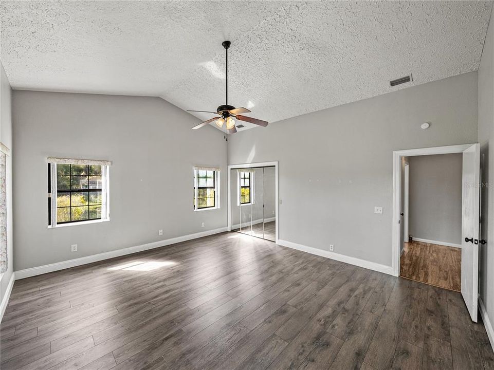 For Sale: $549,900 (3 beds, 3 baths, 2398 Square Feet)