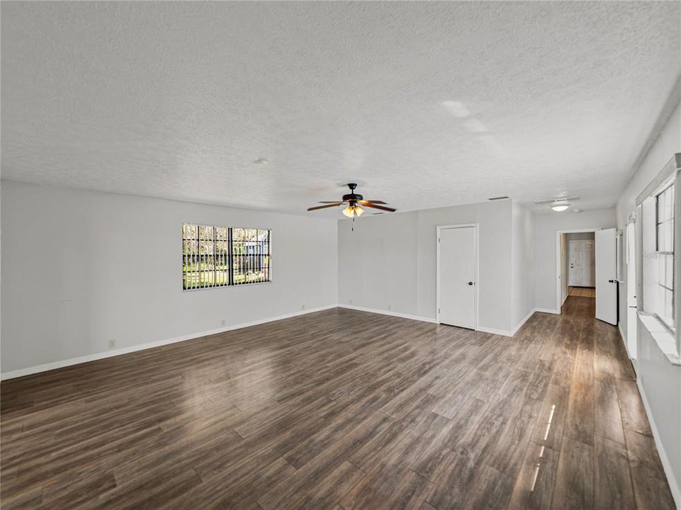 For Sale: $549,900 (3 beds, 3 baths, 2398 Square Feet)