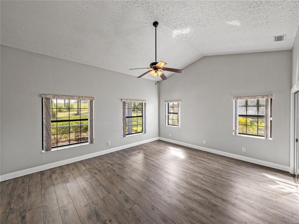 For Sale: $549,900 (3 beds, 3 baths, 2398 Square Feet)