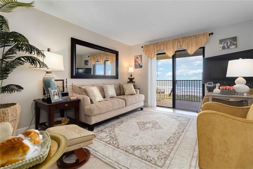 En Venta: $472,000 (2 camas, 2 baños, 1101 Pies cuadrados)