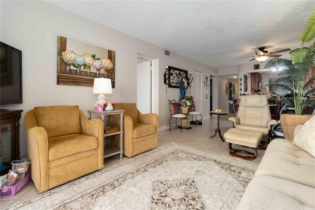 En Venta: $472,000 (2 camas, 2 baños, 1101 Pies cuadrados)