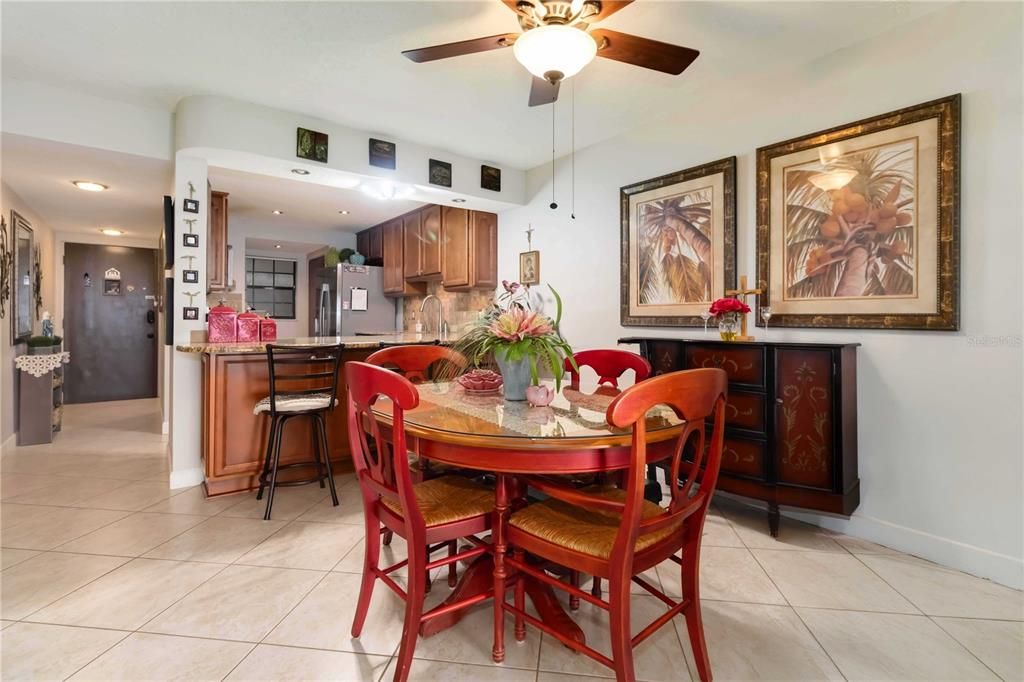 En Venta: $472,000 (2 camas, 2 baños, 1101 Pies cuadrados)