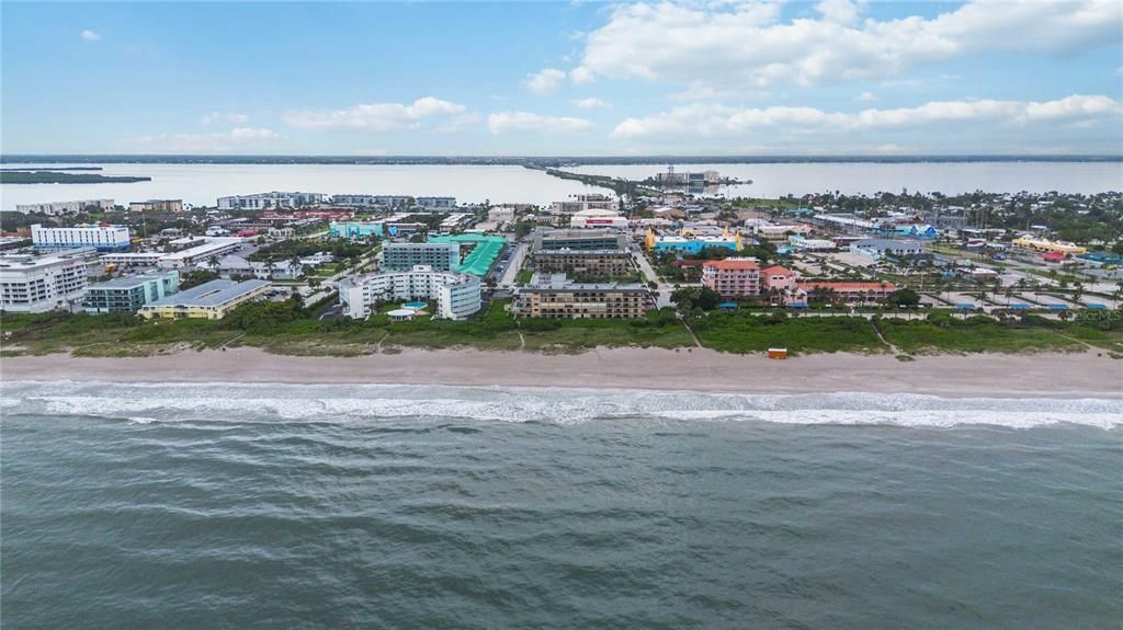 En Venta: $472,000 (2 camas, 2 baños, 1101 Pies cuadrados)