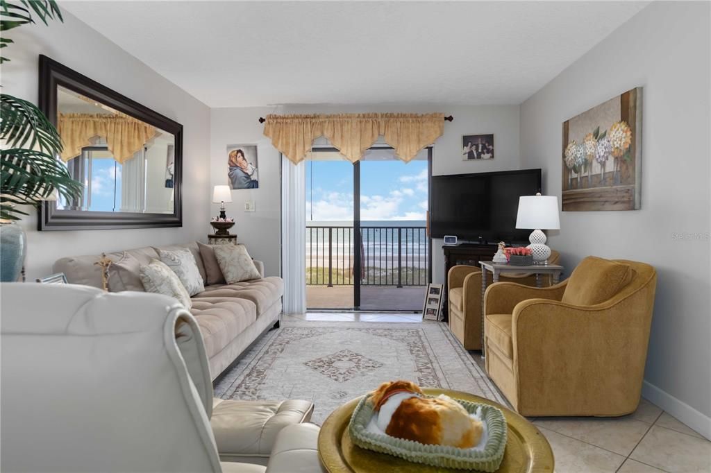 En Venta: $472,000 (2 camas, 2 baños, 1101 Pies cuadrados)