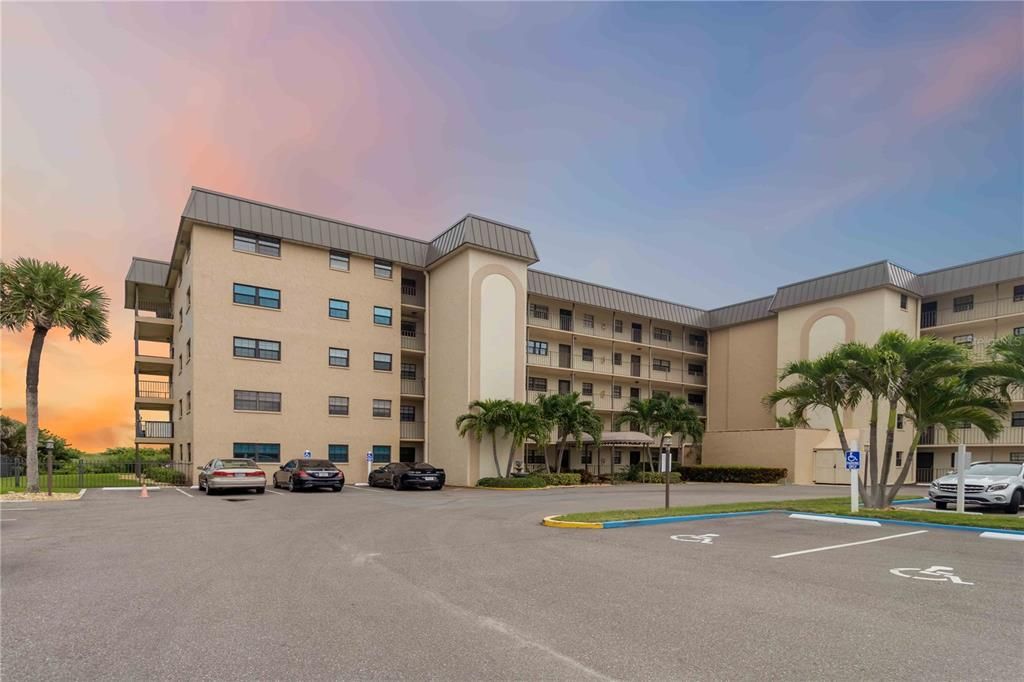 En Venta: $472,000 (2 camas, 2 baños, 1101 Pies cuadrados)