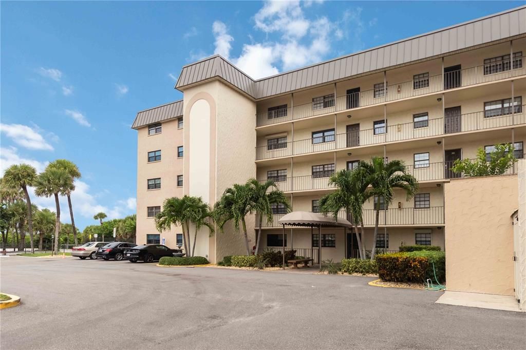 En Venta: $472,000 (2 camas, 2 baños, 1101 Pies cuadrados)