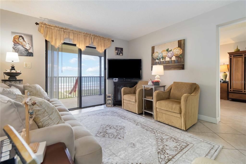 En Venta: $472,000 (2 camas, 2 baños, 1101 Pies cuadrados)