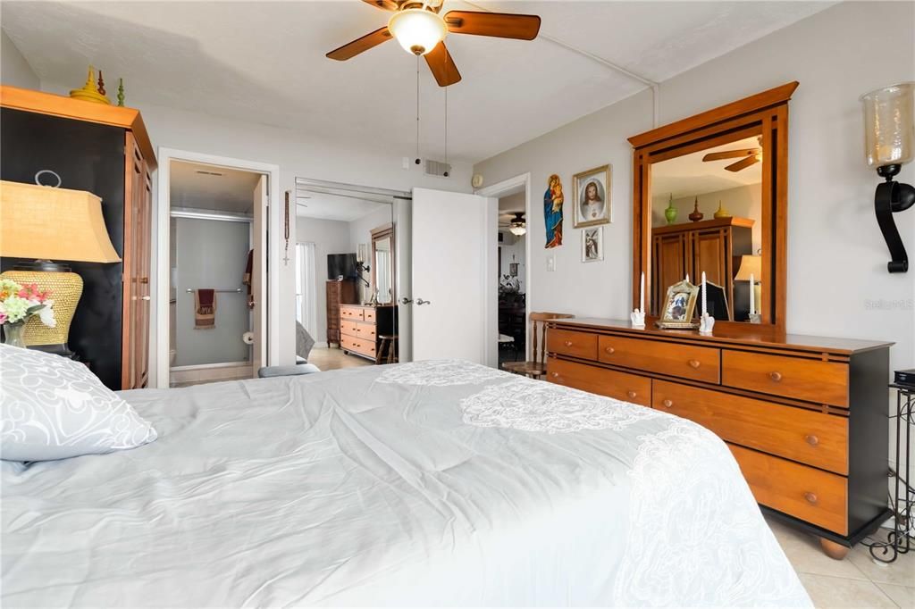 En Venta: $472,000 (2 camas, 2 baños, 1101 Pies cuadrados)