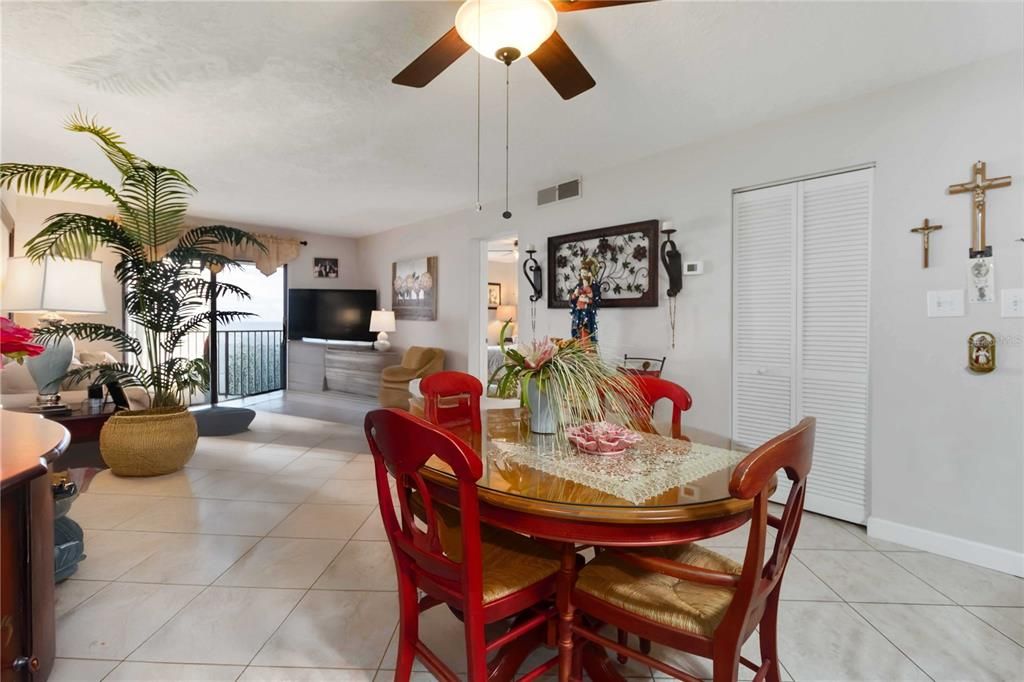 En Venta: $472,000 (2 camas, 2 baños, 1101 Pies cuadrados)