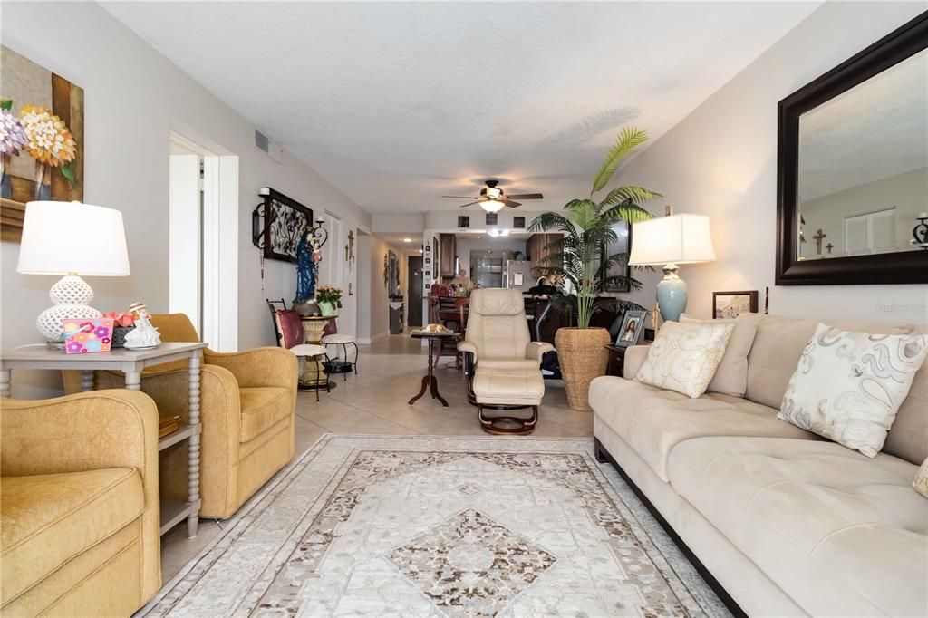 En Venta: $472,000 (2 camas, 2 baños, 1101 Pies cuadrados)