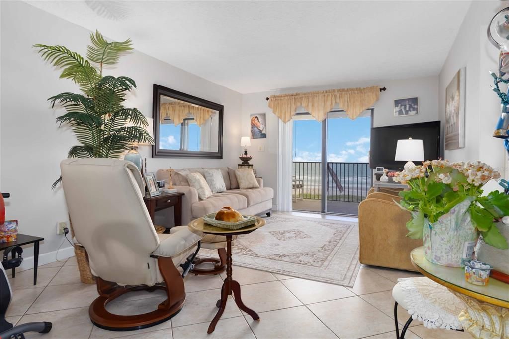 En Venta: $472,000 (2 camas, 2 baños, 1101 Pies cuadrados)