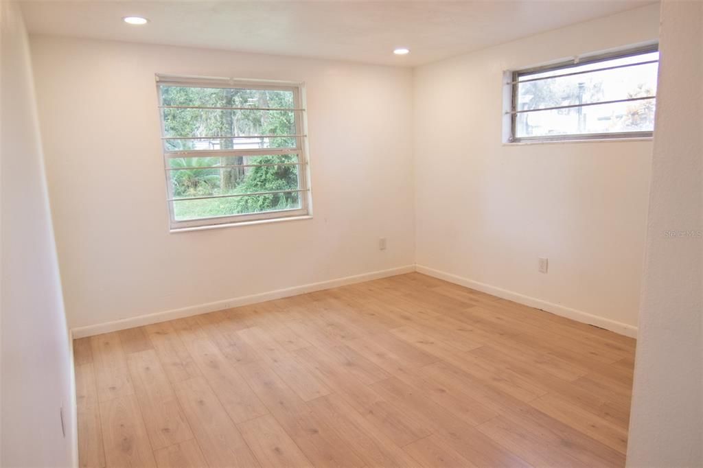 For Sale: $235,000 (2 beds, 1 baths, 1072 Square Feet)